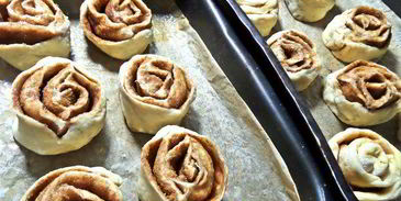 булочки с корицей на сыворотке