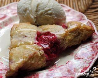 Булочки с малиной и лимонной глазурью