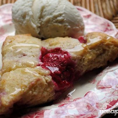 Булочки с малиной и лимонной глазурью