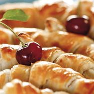 Рецепт Быстрых круассанов с вишневой начинкой