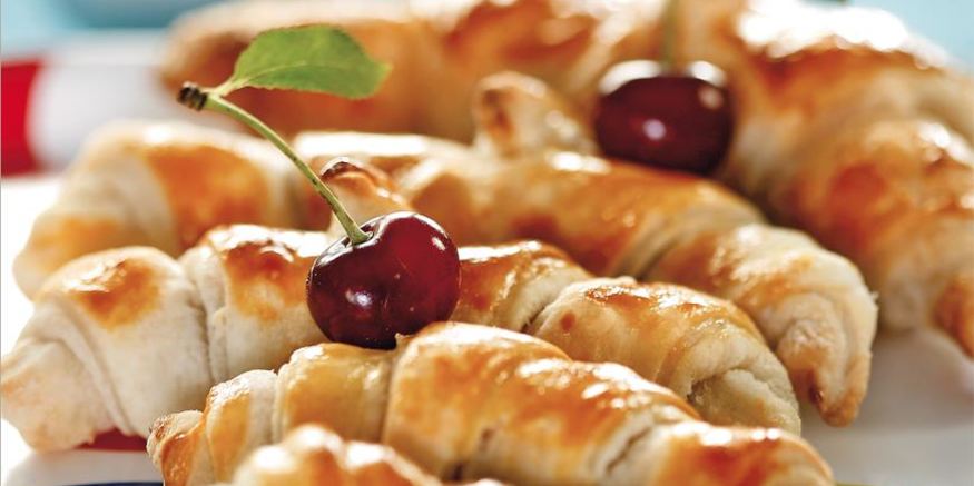 Рецепт быстрых круассанов с вишневой начинкой