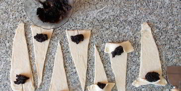 круассаны с шоколадной маковой начинкой