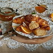 Рецепт Круассанов с сыром и апельсиновым джемом