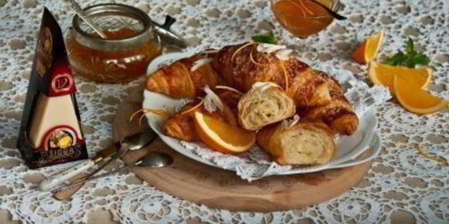 Рецепт круассанов с сыром и апельсиновым джемом