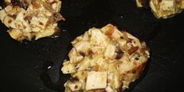 курочка на булочке с кунжутом