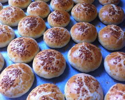 Маленькие булочки с начинкой