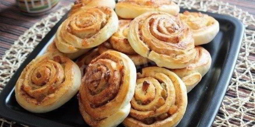 Рецепт плюшек с корицей, изюмом и сахаром завиванцы