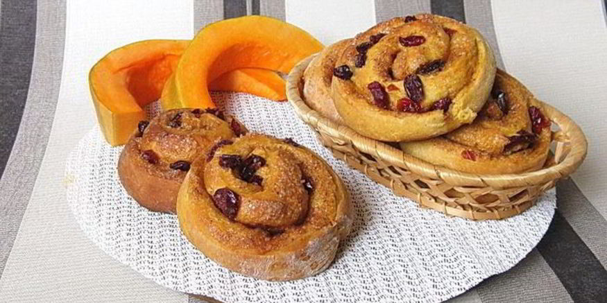 Рецепт пряных тыквенных плюшек с клюквой