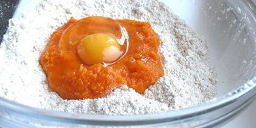 пряные тыквенные плюшки с клюквой