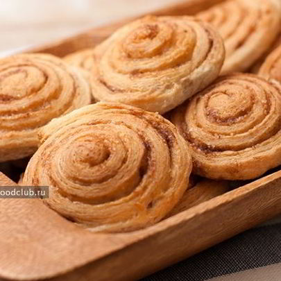 Слоеные булочки с корицей