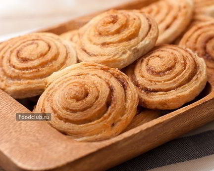 Слоеные булочки с корицей