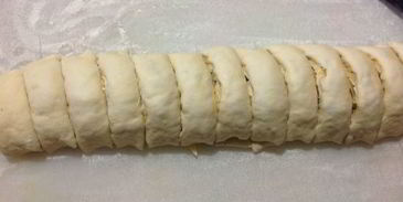 сырные булочки с базиликом на картофельно-дрожжевом тесте