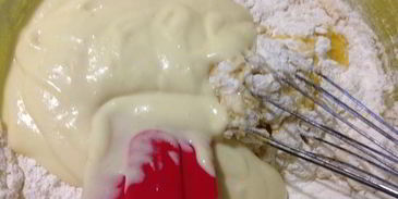 сырные булочки с базиликом на картофельно-дрожжевом тесте