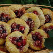 Рецепт Сырных плюшек с ягодами