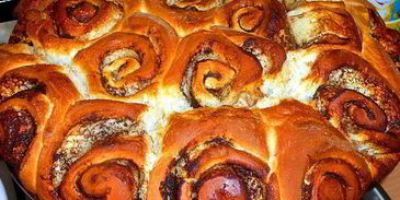 влажные коричные булочки в яблочной карамели