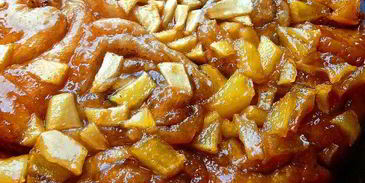 влажные коричные булочки в яблочной карамели