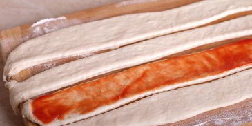 закусочные булочки-розочки с беконом