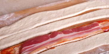 закусочные булочки-розочки с беконом