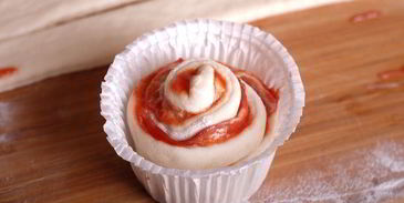 закусочные булочки-розочки с беконом