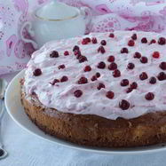 Рецепт Брауни с чизкейком, взбитыми сливками и ягодой