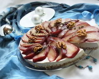 Чизкейк с голубым сыром и пьяной грушей