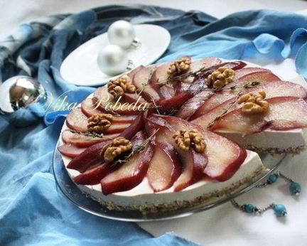 Чизкейк с голубым сыром и пьяной грушей