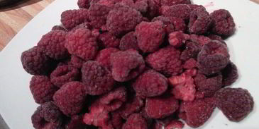 мини-чизкейк из козьего сыра с малиной