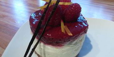 мини-чизкейк из козьего сыра с малиной