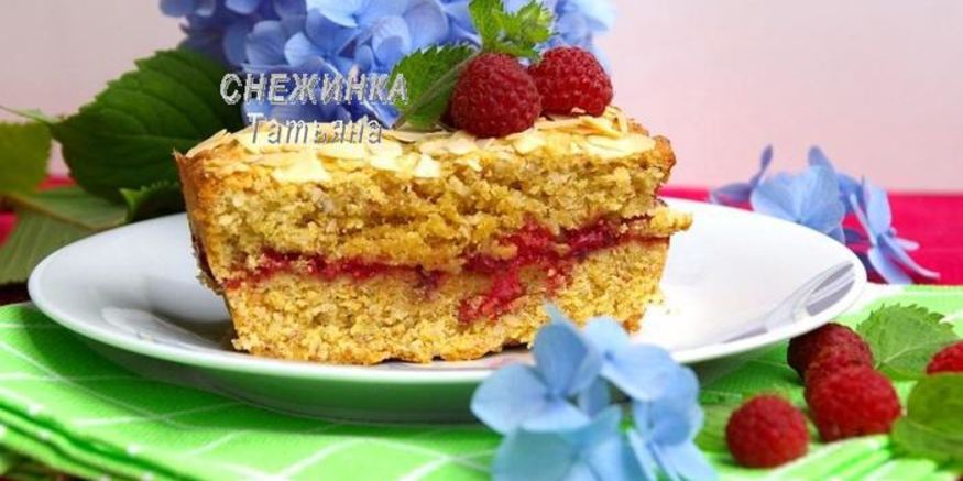 Рецепт ароматного миндального кекса с малиной