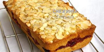 ароматный миндальный кекс с малиной