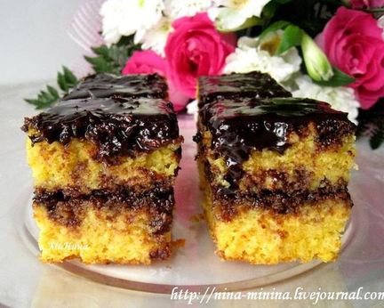 Кекс апельсиново-манный с шоколадным соусом