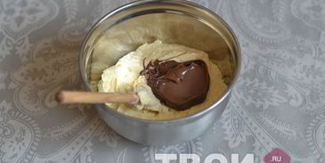 кекс с шоколадно-ореховой пастой