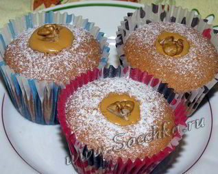 Кексы с орехами и сгущенкой