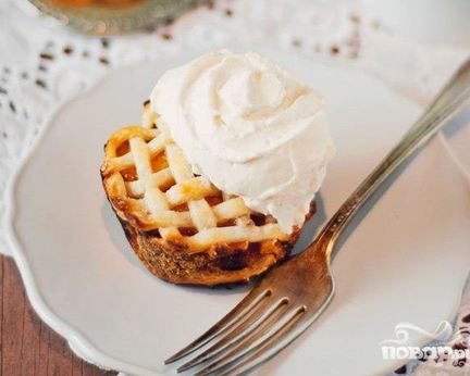 Кексы с персиковой начинкой и имбирным кремом