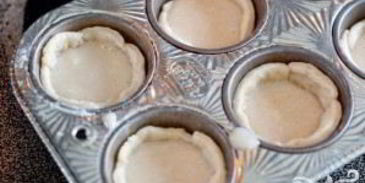 кексы с персиковой начинкой и имбирным кремом