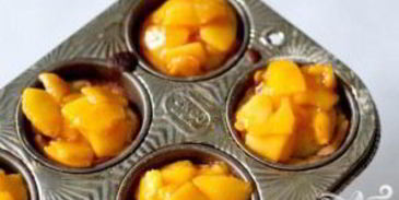 кексы с персиковой начинкой и имбирным кремом