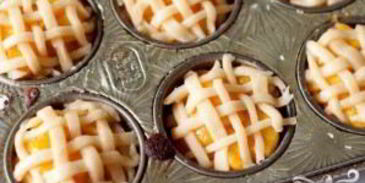 кексы с персиковой начинкой и имбирным кремом