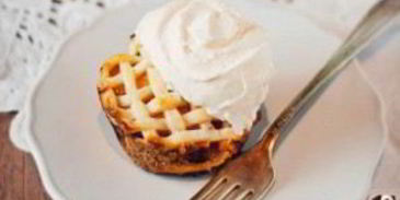 кексы с персиковой начинкой и имбирным кремом