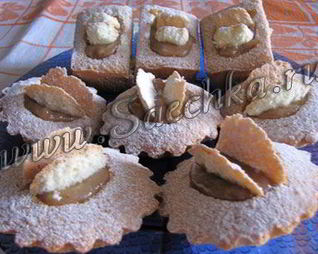 Кексы с яблочным марципаном