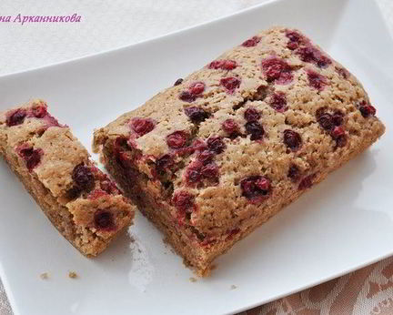 Постный кекс с миндалем и брусникой