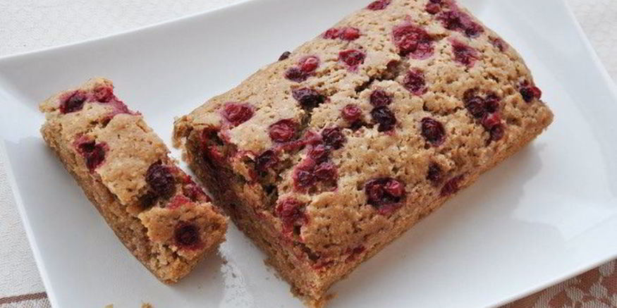 Рецепт постного кекса с миндалем и брусникой