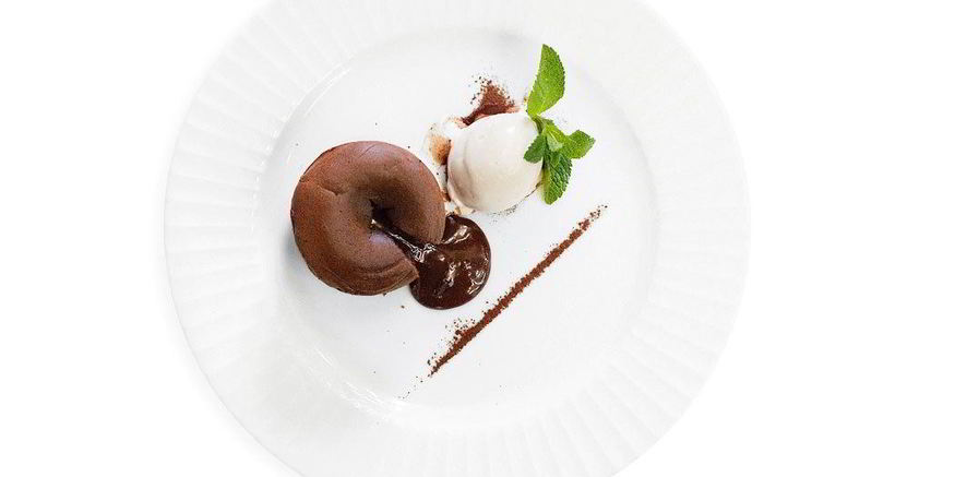 Рецепт шоколадного фондана с мороженым из горгонзолы