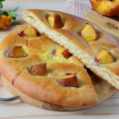 Хачапури с сыром и персиками