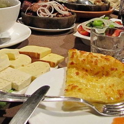 Хачапури с сыром и яйцом