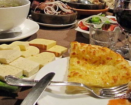 Хачапури с сыром и яйцом