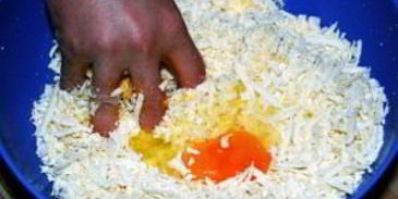 хачапури с сыром и яйцом