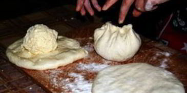 хачапури с сыром и яйцом