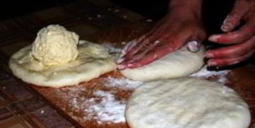 хачапури с сыром и яйцом