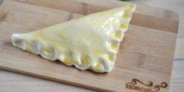 хачапури с сыром из слоеного теста