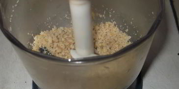 белый хлеб с кедровым орехом